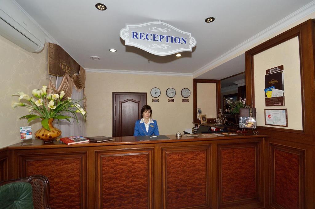 Hotel Ukraine Rivne Exterior photo